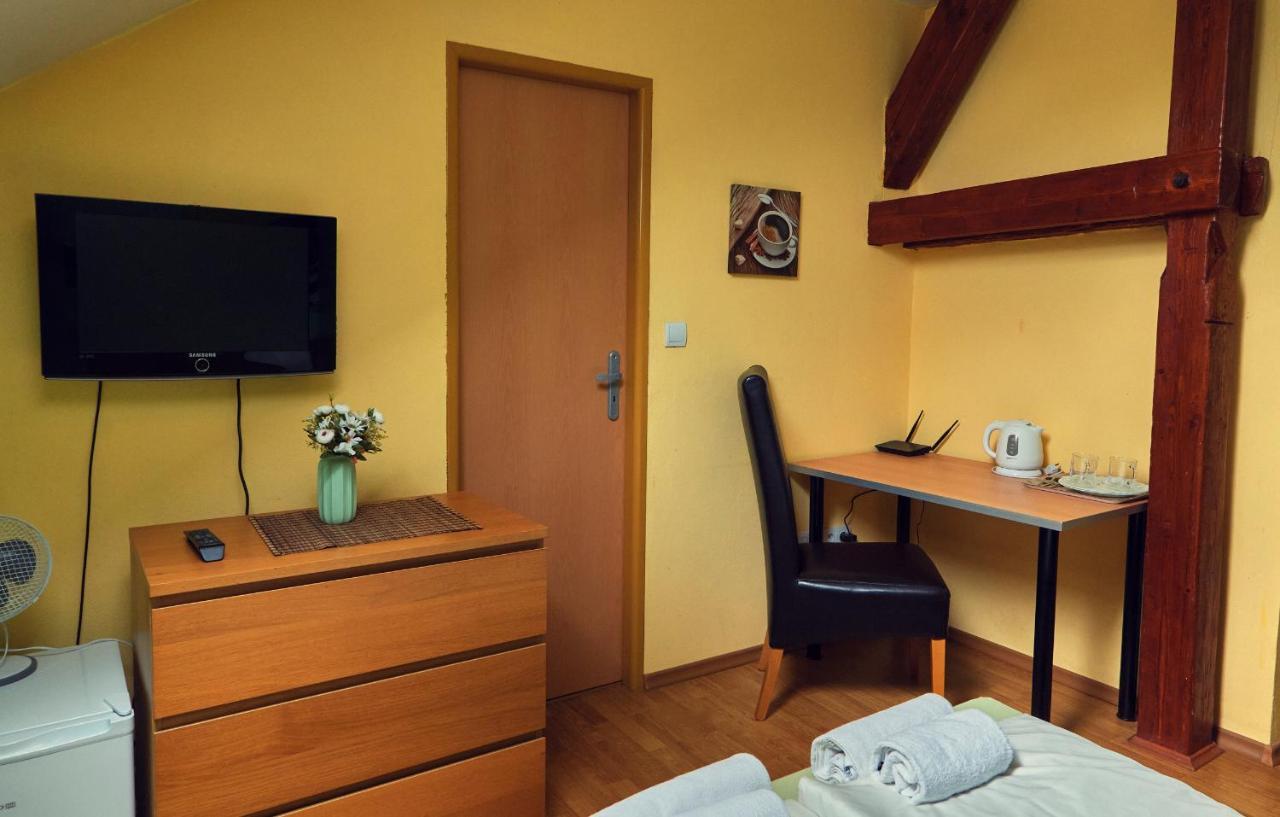 Penzion Fox Nemsova Bagian luar foto