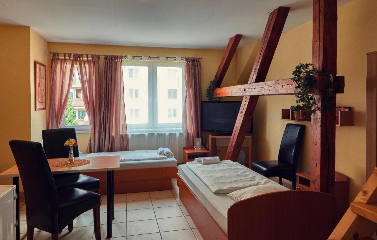 Penzion Fox Nemsova Bagian luar foto