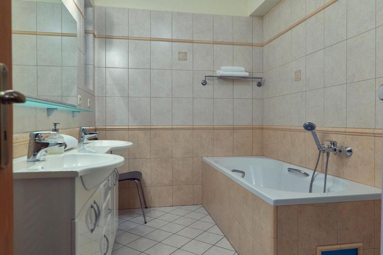 Penzion Fox Nemsova Bagian luar foto