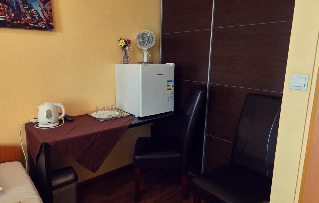 Penzion Fox Nemsova Bagian luar foto
